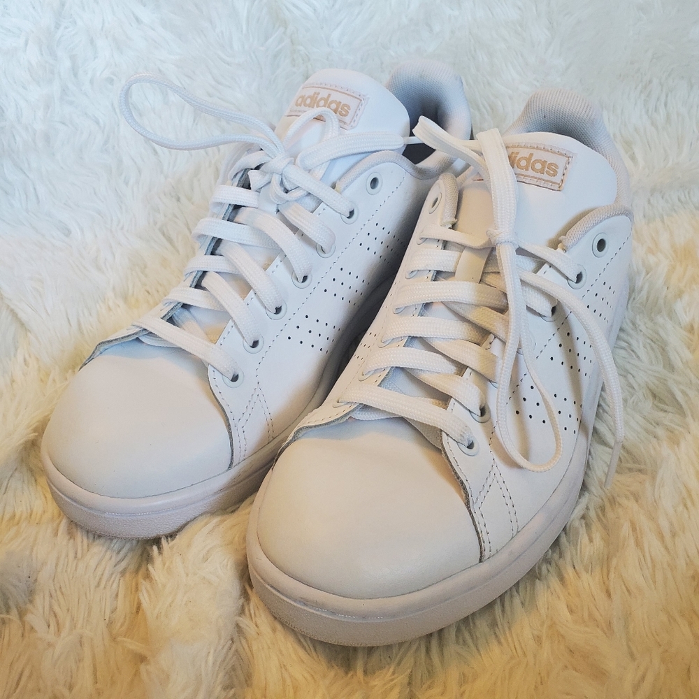 Adidas cloudfoam sneaker with gold